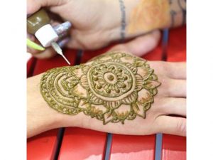 Applying henna to hand